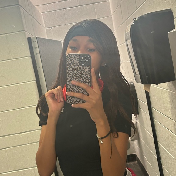 Meet your Posher, Traci - Picture 2 of 2